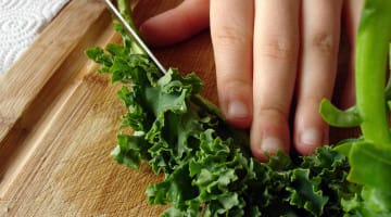 mindful cooking, mindfulness in the kitchen, Edward Espe Brown, Tassajara, Lion's Roar, kale, cutting vegetables