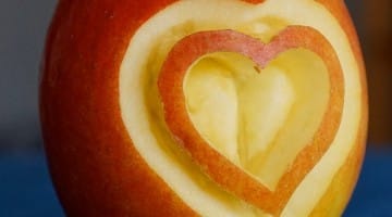 apple, how to, Thich Nhat Hahn, mindfulness, mindful eating, mindfulness meditation, Lion's Roar, Buddhism, Shambhala Sun, food,