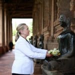 Hillary Clinton meets with Laotian and Chinese officials on Asia trip