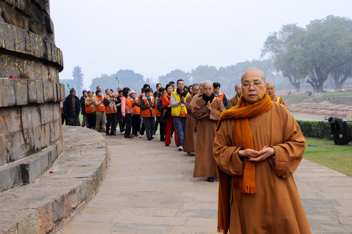 Master Wuyin circumambulating.