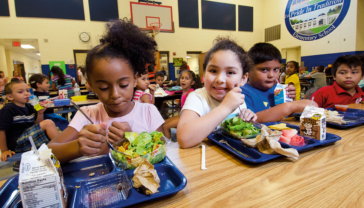 Photo of children eating lunch