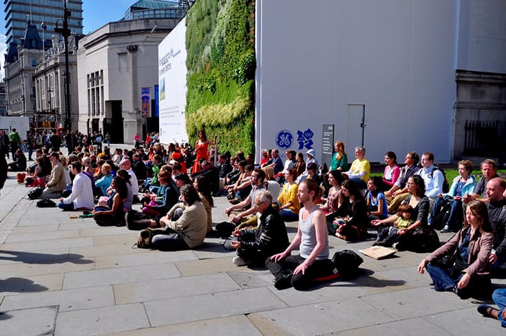 meditation, flash mob, mindfulness, bhante, lion's roar, buddhism, day of mindfulness