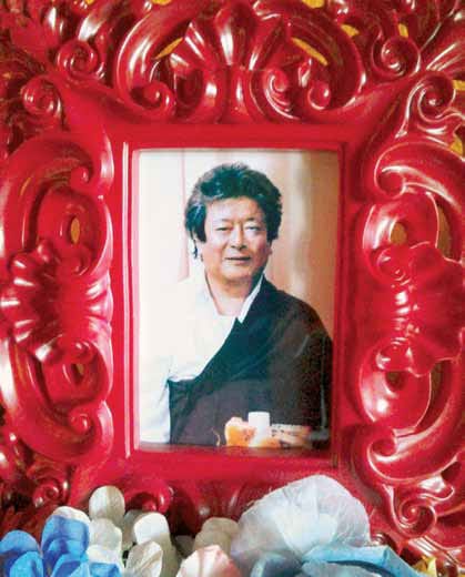 Thinley Norbu Rinpoche, Longchenpa, Nyingma, Dzogchen, Lion’s Roar, Buddhadharma, A Cascading Waterfall of Nectar, White Sail, Dudjom Rinpoche son, father Dzongsar Jamyang Khyentse Rinpoche, Tibetan Buddhism