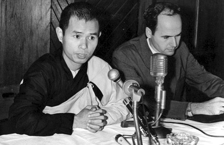 a young thich nhat hanh presents a peace proposal